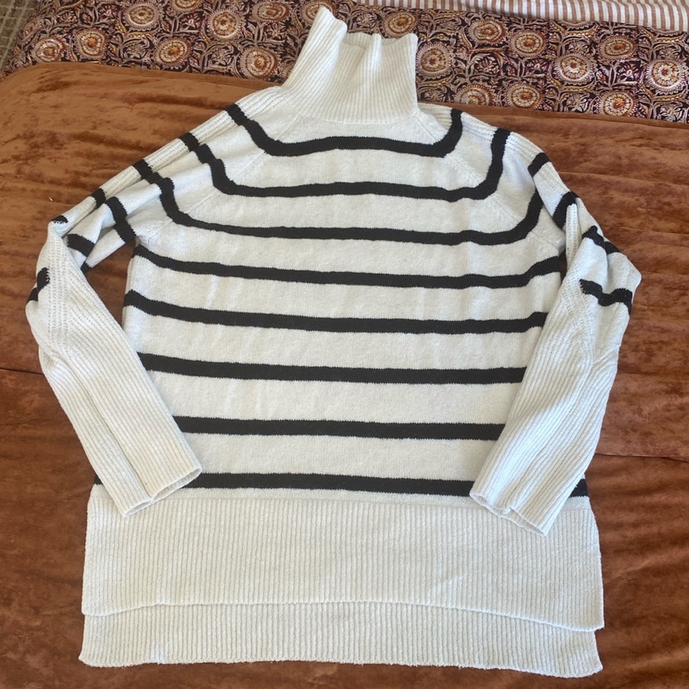 A New Day striped turtleneck sweater white black medium